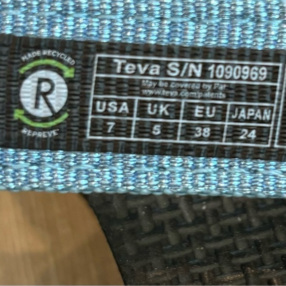 TEVA Sz 7  Universal Velcro Closure Yellow Blue Green Block Colour Sandals NWOT - Picture 9 of 9